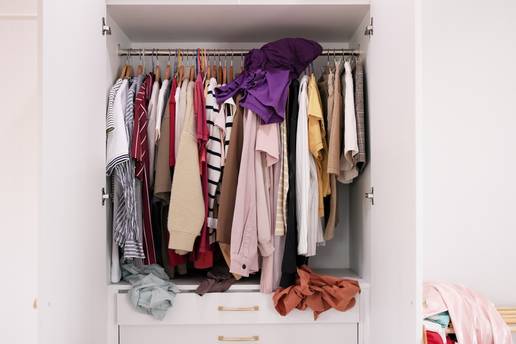 Kako najbrže organizirati ormar: Jeste li čuli za metodu KonMari?