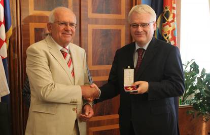 Josipović: Neisplata plaća treba biti kazneno djelo