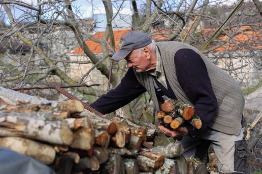 Ispovijesti Hrvata: 'Sije&ccaron;emo drva u ogradama kako bismo u&scaron;tedjeli i mogli se grijati...'
