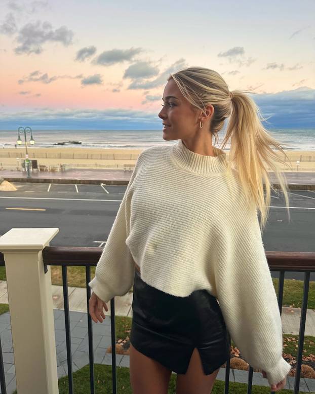 FOTO Američka gimnastičarka gola u kadi na centru igrališta! Što je pričala, manje je bitno...