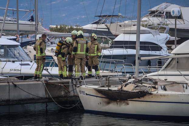 Split: Požar u lučici Špinut