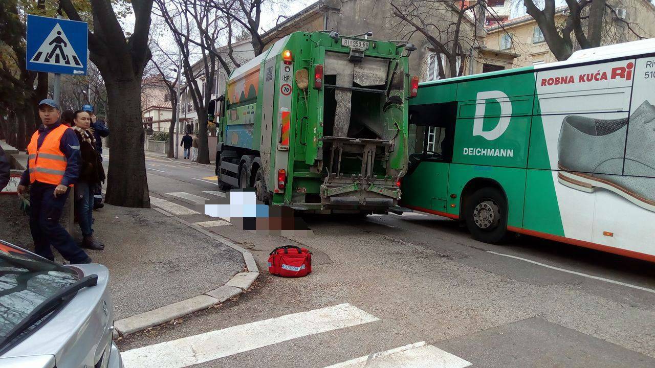 Vozač kamiona Čistoće naletio na pješaka. Nije mu bilo spasa