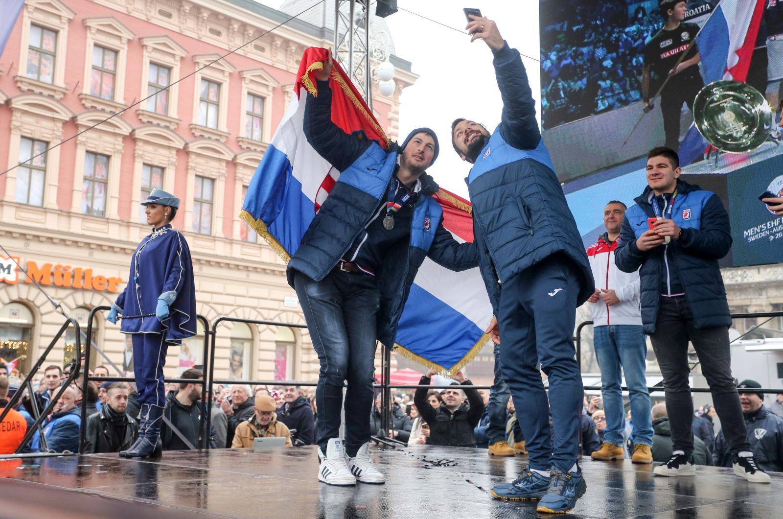 'Kauboji' proslavili srebro na Trgu: Predstavili 'novu himnu'