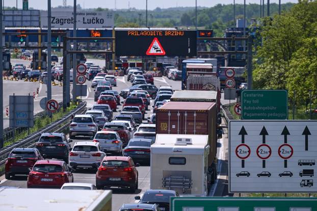 Zagreb: Gužve na naplatoj kućici Lučko zbog produženog vikenda
