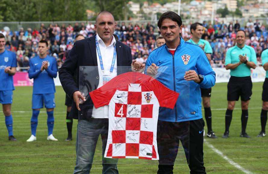 Prijateljska utakmica Hrvatske nogometne reprezentacije i NK OmiÅ¡ povodom 100 godina istoimenog kluba