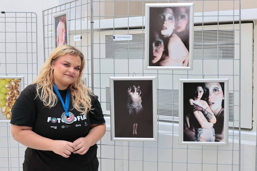 Tajna broja 21 na izložbi radova Fotosofije Damira Hoyke