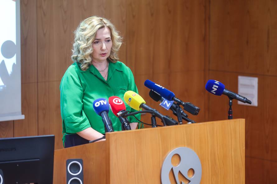 Zagreb: Predstavnici Klinike za dječje bolesti o porastu broja teških ozljeda uslijed padova s
električnih romobila