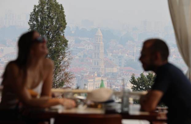 Split  prekriven dimom zbog požara kod Tomislavgrada