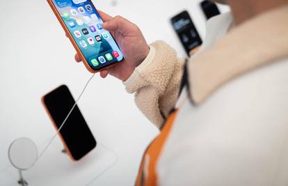 Istraživanje: Čak 40 posto 13-godišnjaka preko tri sata dnevno provodi na internetu