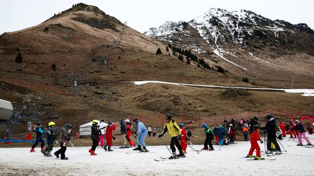 Resorts try to cope as the Pyrenees mountain faces lack of snow in winter