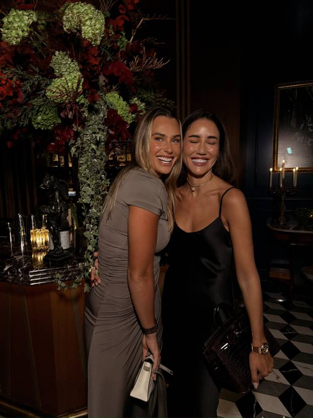 FOTO Gem, set, meč i - tangice! Najbolja tenisačica svijeta mami poglede u oskudnim izdanjima