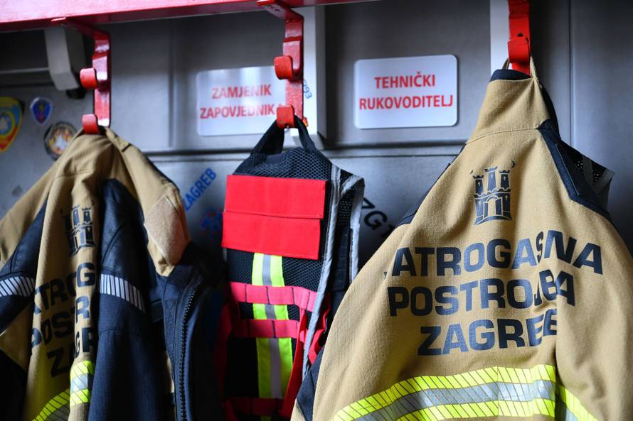 Titan otpornost za istinske heroje: vatrogasci u kampanji za novu REDMI Note 15 seriju