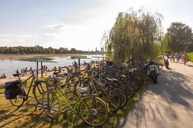 Osijek: Spas od vrućina mnogi su potražili na popularnoj gradskoj plaži