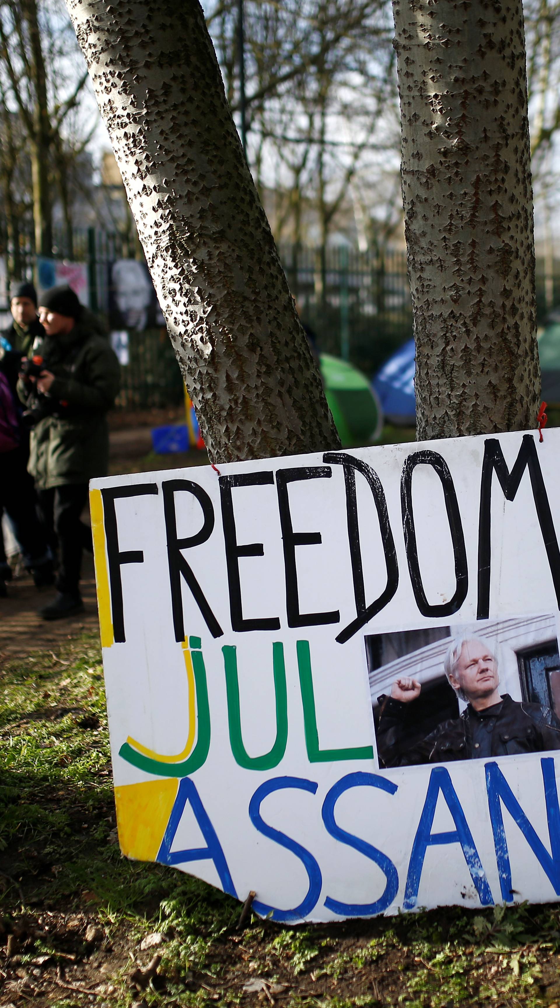 Hearing to decide whether Assange should be extradited to U.S. in London