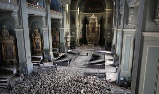 FOTO Četiri godine od potresa: Danas napokon dižu kupole na baziliku u Palmotićevoj