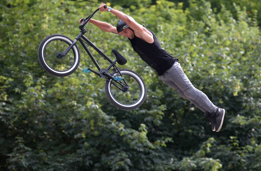Žestoki pool party u Samoboru uz Mercedes-Benz A-klasu
