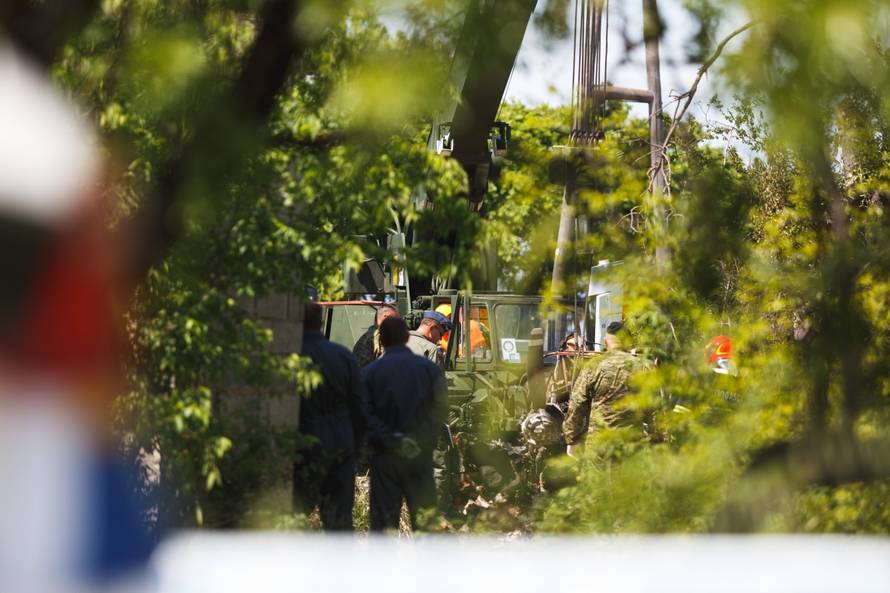 Biljane Donje: Vojskao dvezla vojni avion u bazu