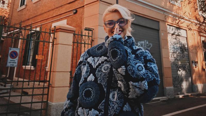 Ella pokazala što joj je 'Meštar' poklonio: 'Zamislite koliko ću biti iritantna u nekom kafiću!'