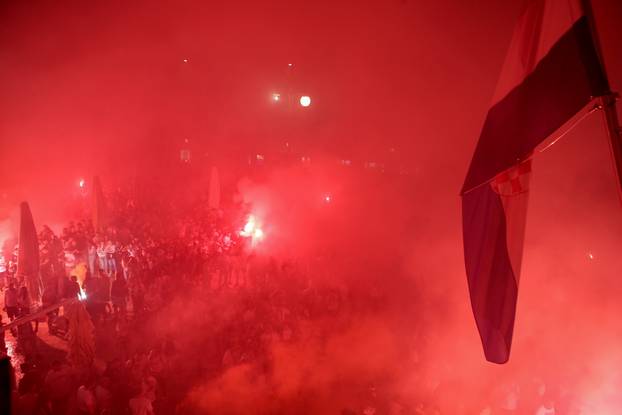 Košarkaši Zadra proslavili osvajanje naslova prvaka Hrvatske s navijačima na Narodnom trgu