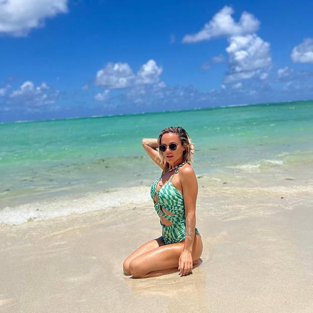 Svi Majini bikiniji i tangice: Sa Šimom uživala na jahti, i bivšeg Nenada zavela je na bazenu...