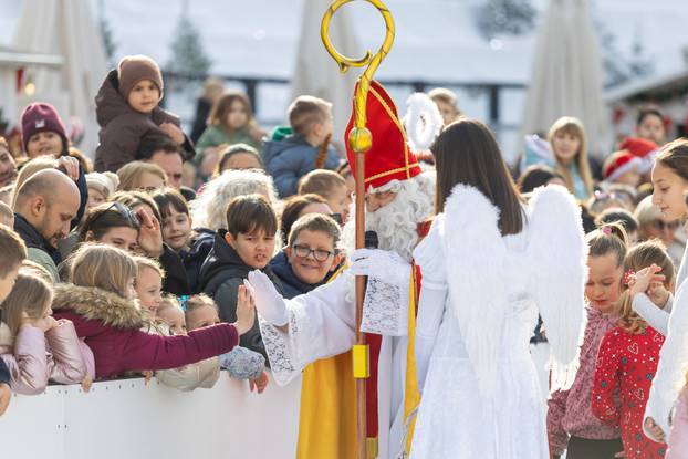 Pula: Sveti Nikola stigao je u  Arenu