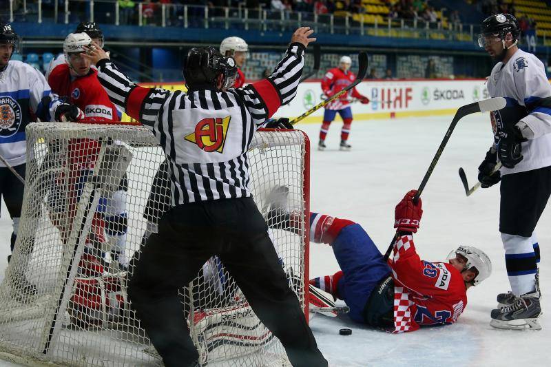 Hrvatski hokejaši pobijedili su Estonce i ostali u igri za odličje