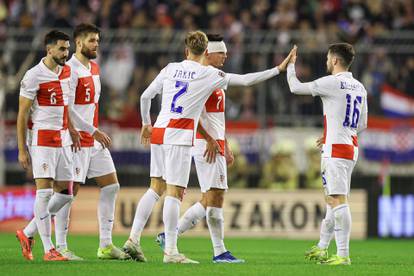 FOTO Sve za Hrvatsku, pa čak i krvave glave! Pogledajte kako su 'vatreni' slavili na Poljudu