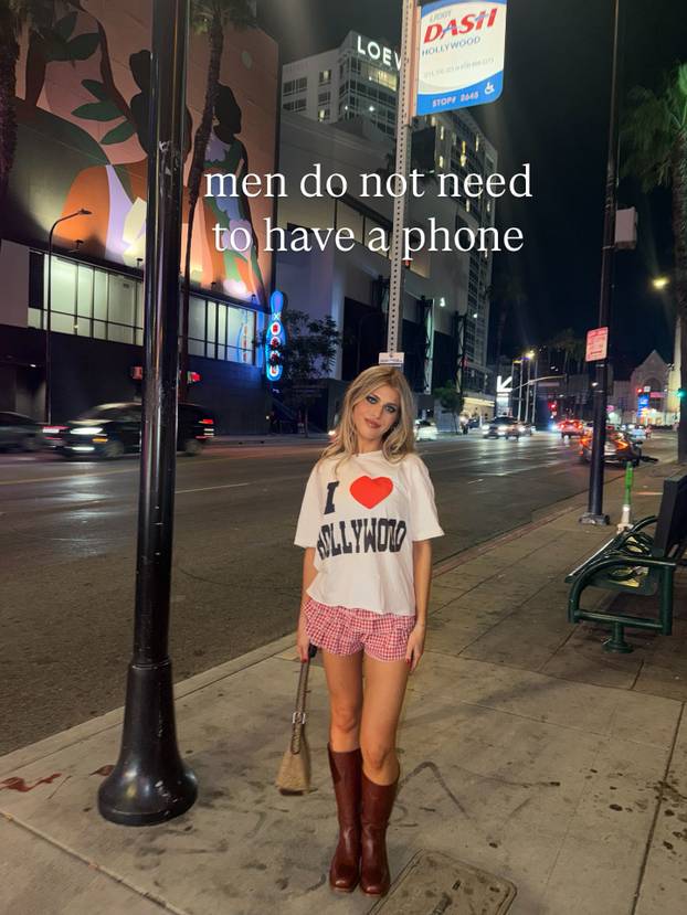 FOTO Becca Moore izazvala kaos na internetu: Iako vodi podcast, svi lude zbog njezinih fotki
