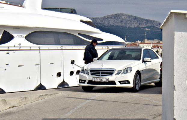 Split: Željko Kerum snimljen je kako ulazi u svoj Mercedes