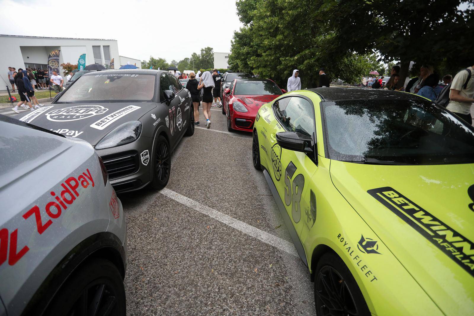 Zagreb: Sportski automobili OneLife Rallyja okupili se u Riverside Gardenu