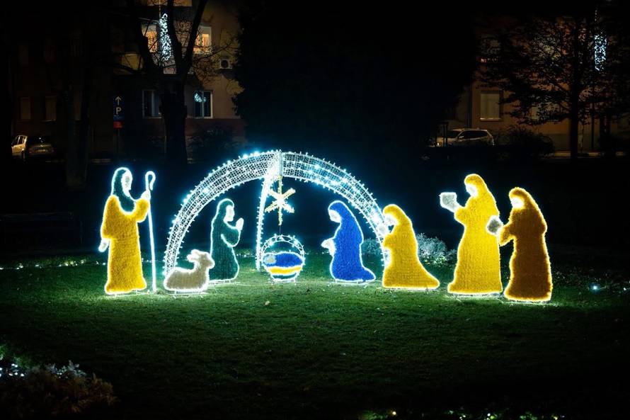 Kreće Advent na karlovačkoj Promenadi: Nastupa Magazin