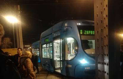 Tramvaj je iskočio iz tračnica: Promet blokiran, velike kolone