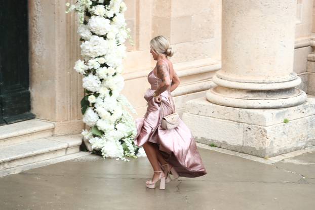 ARHIVA - 2024. Dubrovnik: Vjenčanje Nicole Artukovich i Liama Stewarta u crkvi sv.Ignacija