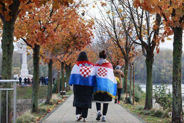 Vukovar: Okupljanje uoči 34. obljetnice stradanja Vukovara