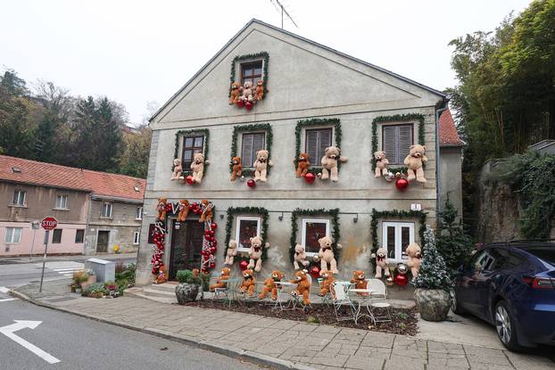 Zagreb: Kuća u Maloj ulici ukrašena za advent
