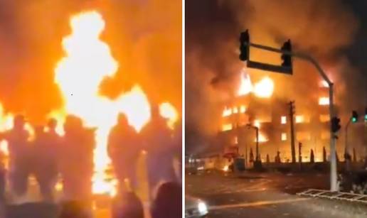 FOTO Iran gori. Trump prijeti, a prognani prijestolonasljednik ka&zcaron;e: Vra&cacute;am se u domovinu