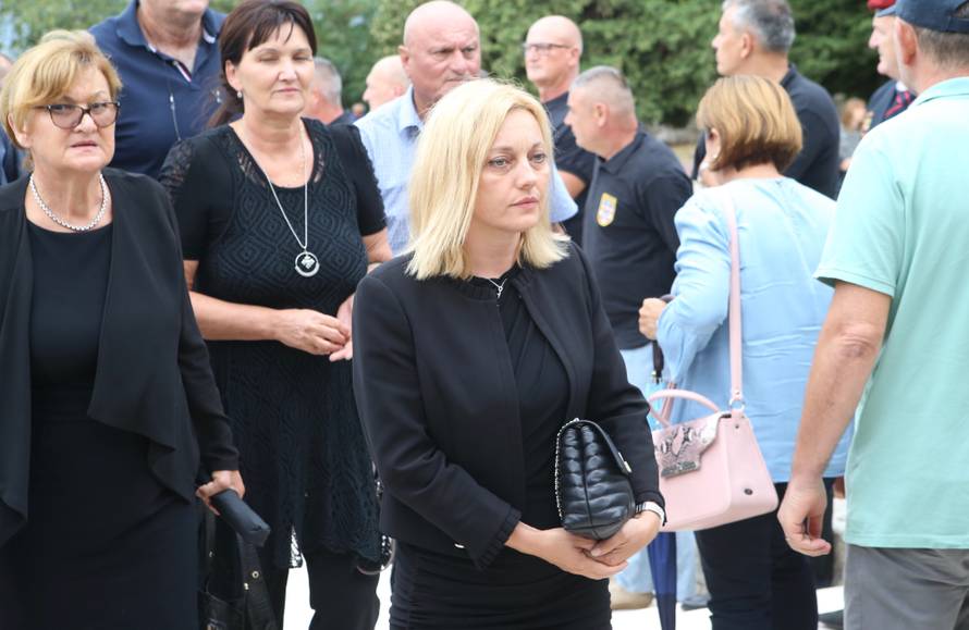 Imotska krajina oprostila se od svoga komodora Ivice Tolića