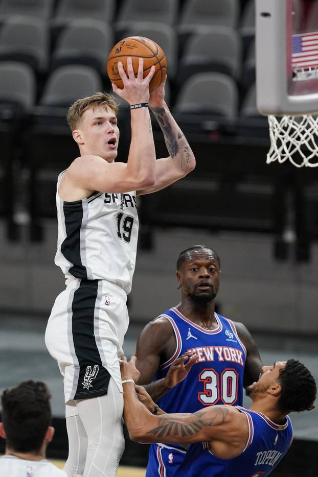 NBA: New York Knicks at San Antonio Spurs