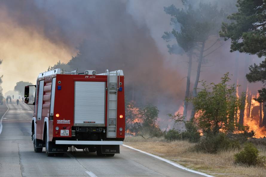 Evakuirali stanovnike sela kod Drniša: 'Ovo je velika nesreća'