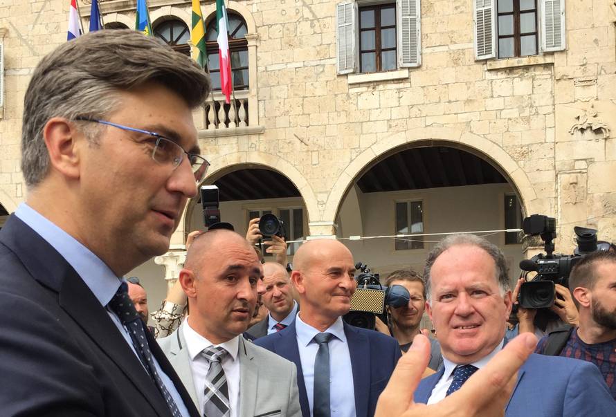 'Neće meni nitko određivati s kim ću graditi većinu u Saboru'