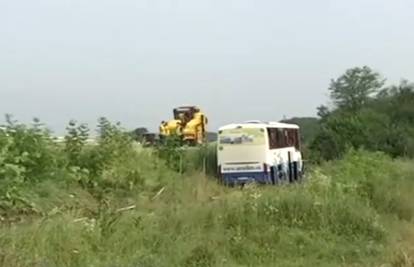 Prevrnuo se autobus: Izvlače tijela mrtvih, deseci ozlijeđenih