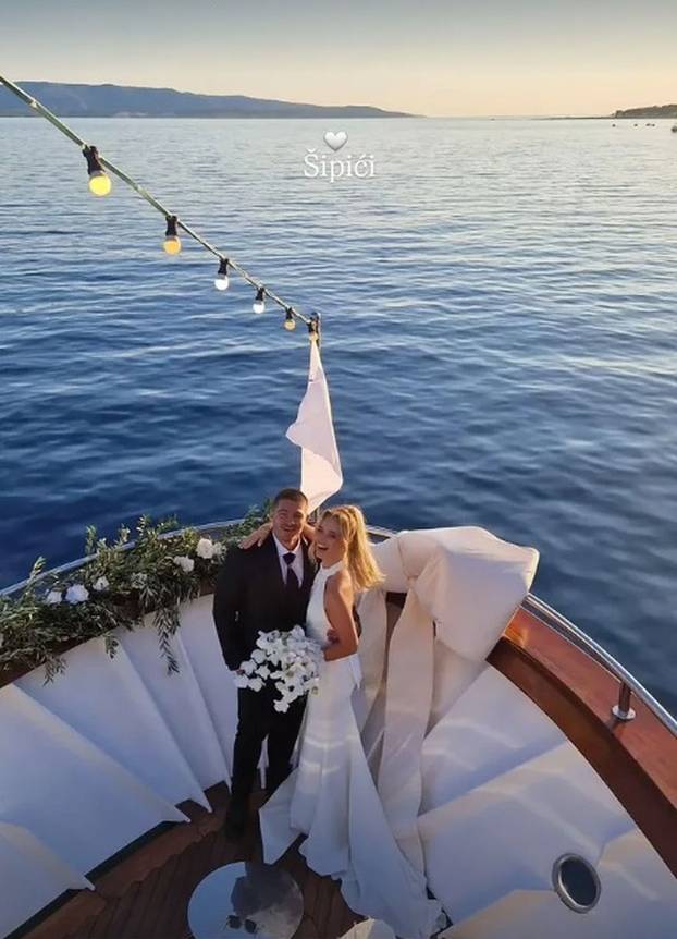 FOTO Majku je pratio do oltara, a sad se i sam oženio. Zvijezda rukometaša u braku s liječnicom