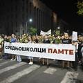 Policija u Novom Sadu tjerala prosvjednike &scaron;ok-bombama