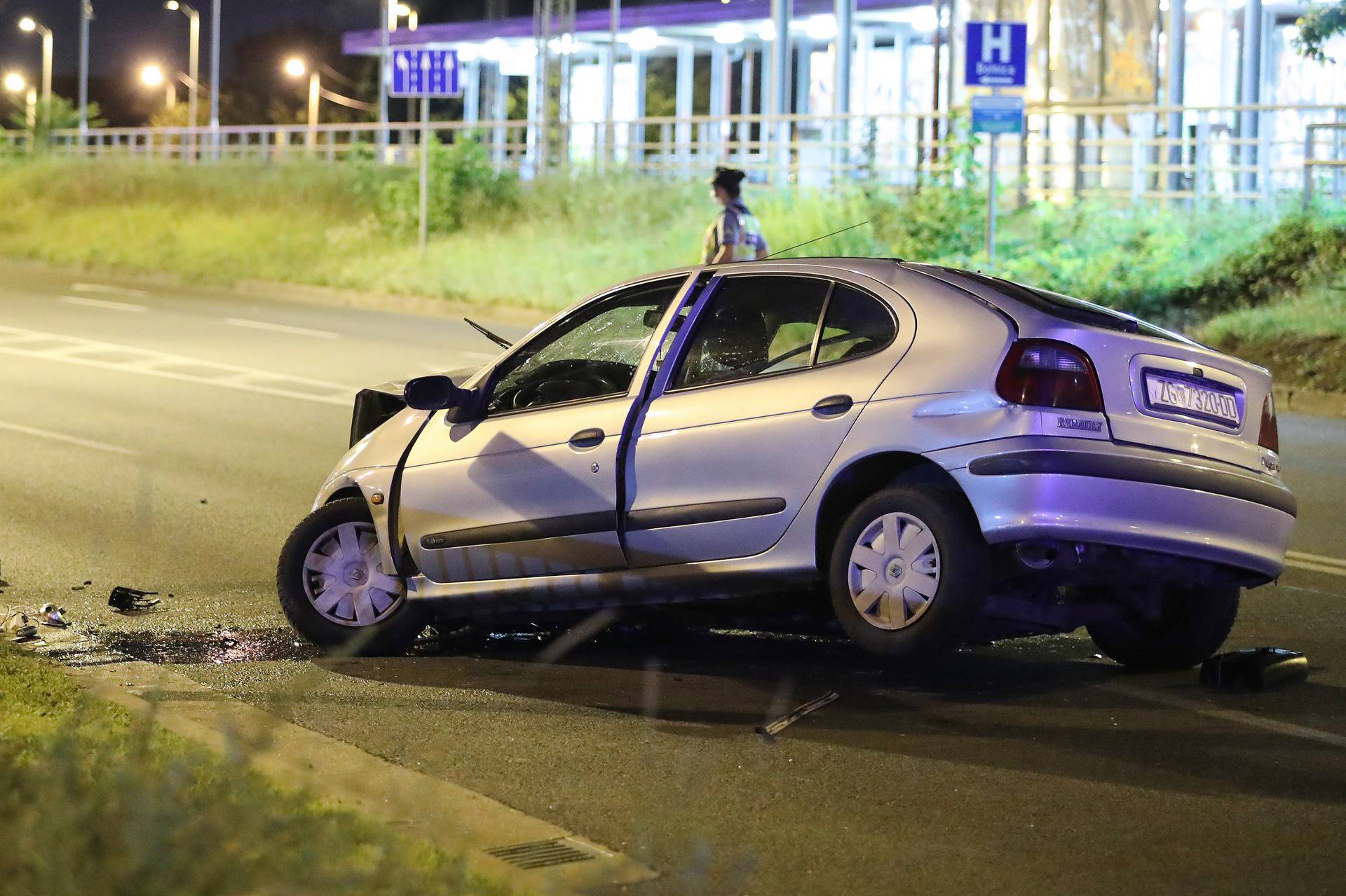 Zagreb: Automobilom se zaletio u stup, policija obavlja očevid