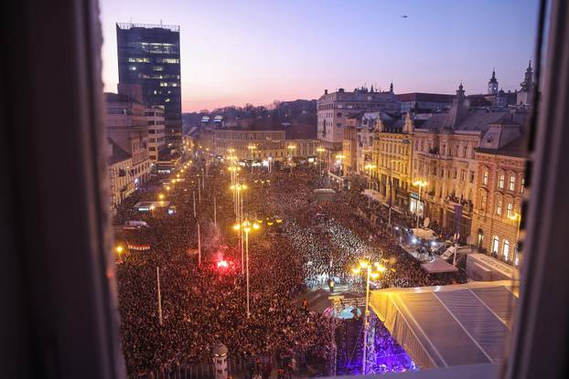 Pogled na Trg bana Josipa Jelačića za vrijeme dočeka rukometne reprezentacije 