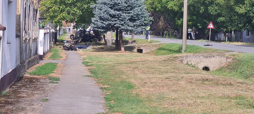 Smrt na kućnom pragu. Poginuli mladi dečki u selu Kula: Čuo se strašan udarac, auto je smrskan