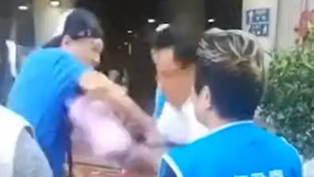 Uznemirujuća snimka: Nožem napao čovjeka u Hong Kongu