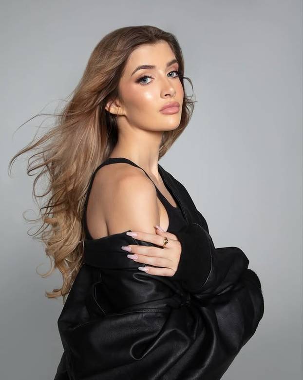 FOTO Od slavnih roditelja do vruće zvijezde Instagrama - ova influencerica ne zna za granice