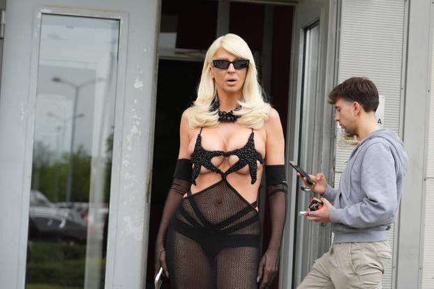 Beograd: Jelena Kareluša dolazi na snimanje showa Pinkove zvezde