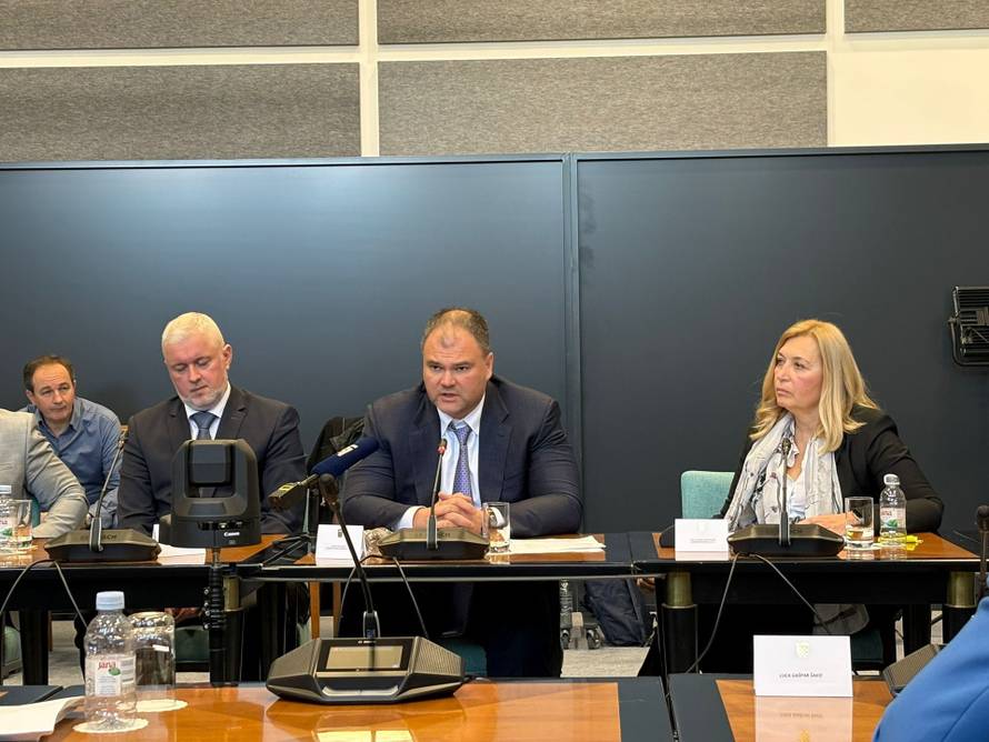 Đakić: Vi ste skupina ljudi koja je protiv svega. Kod nas bi već gradili, mi bi im sve rješili